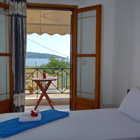 Nikis Rooms Kalamakia Bagian luar foto