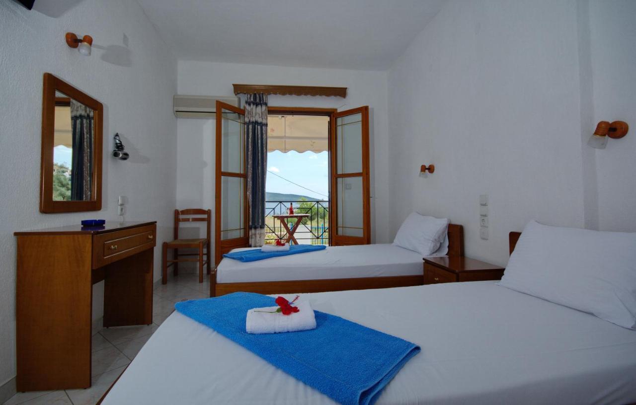 Nikis Rooms Kalamakia Bagian luar foto