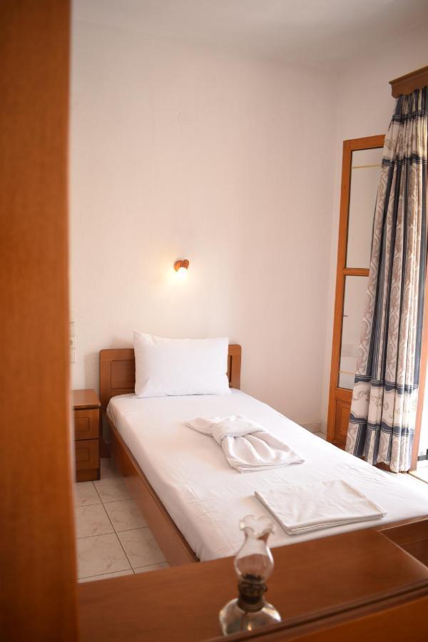 Nikis Rooms Kalamakia Bagian luar foto