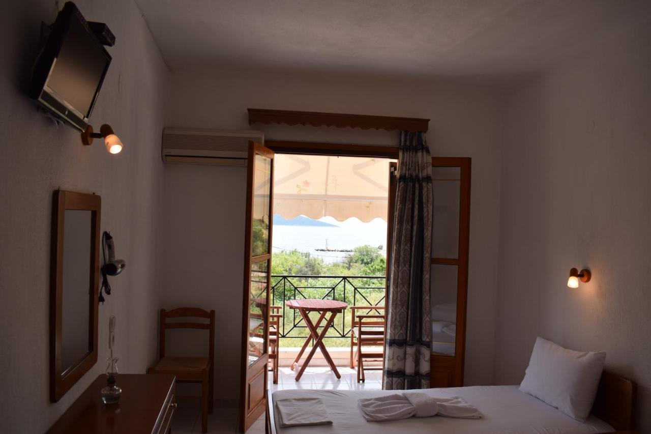 Nikis Rooms Kalamakia Bagian luar foto